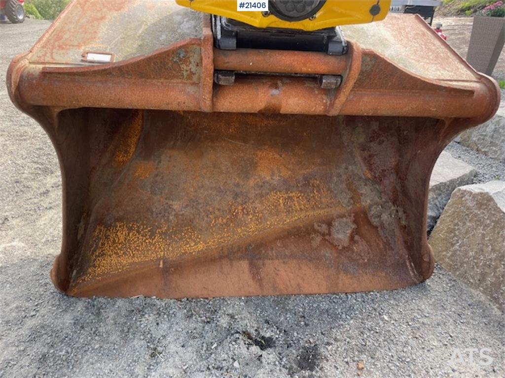 Komatsu PC210LC-11 w/Excavator bucket, sanding bucket, rot
