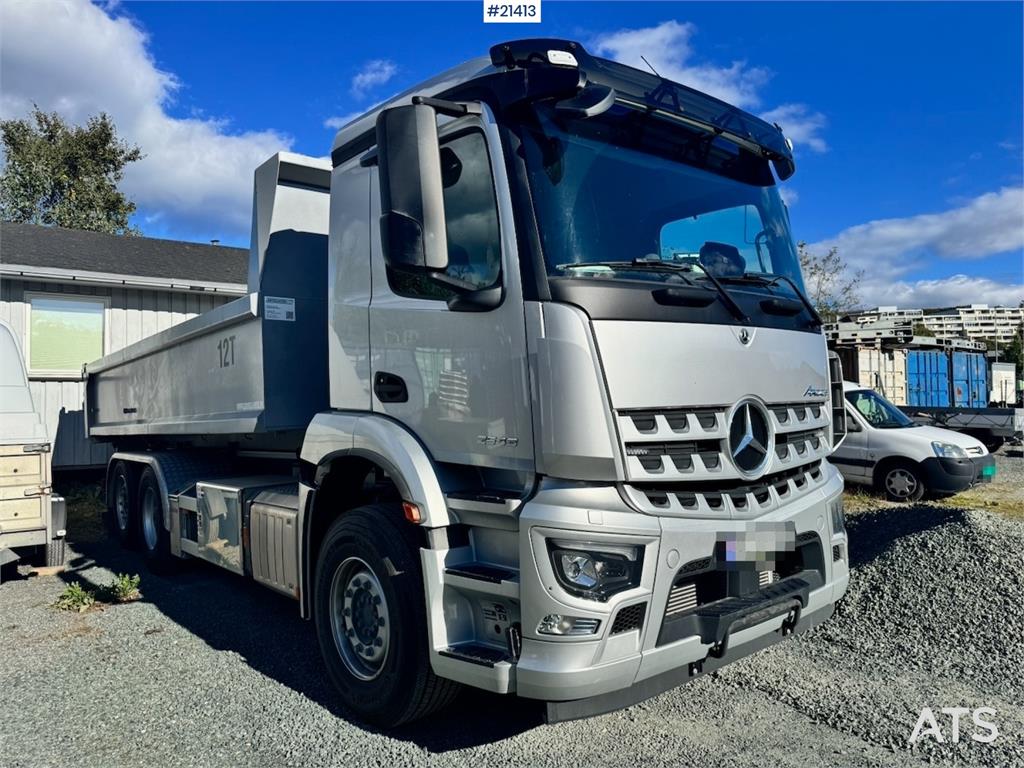 Mercedes-Benz Arocs 2543 6x2 Hook Truck. 3600 km!!