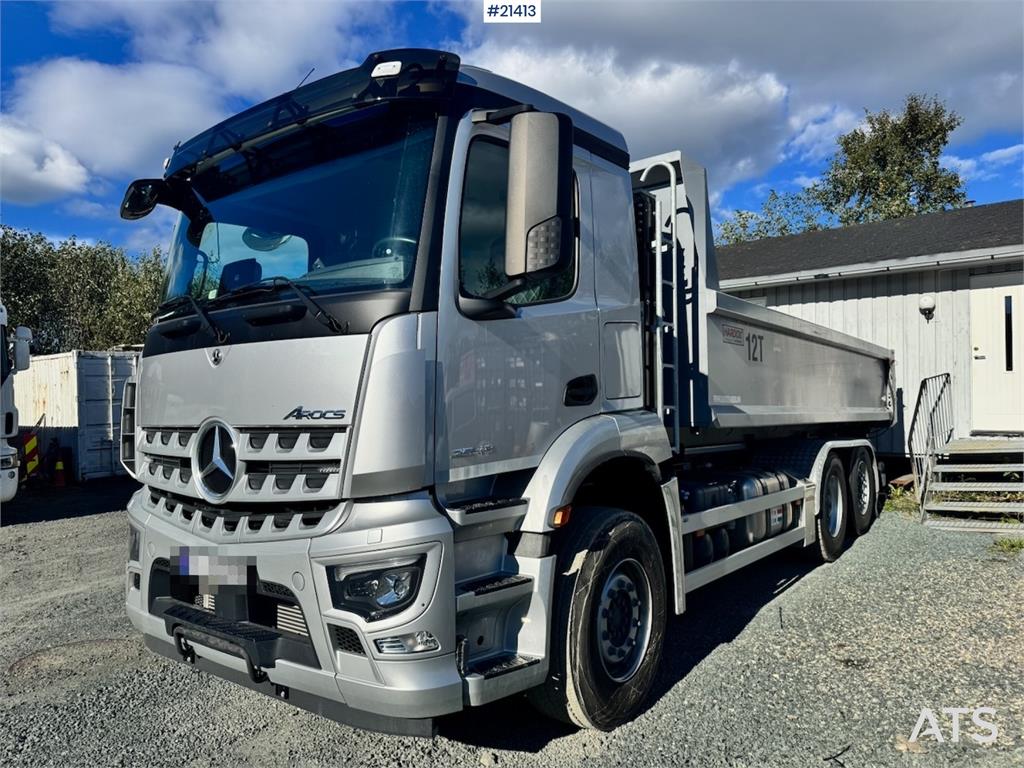Mercedes-Benz Arocs 2543 6x2 Hook Truck. 3600 km!!