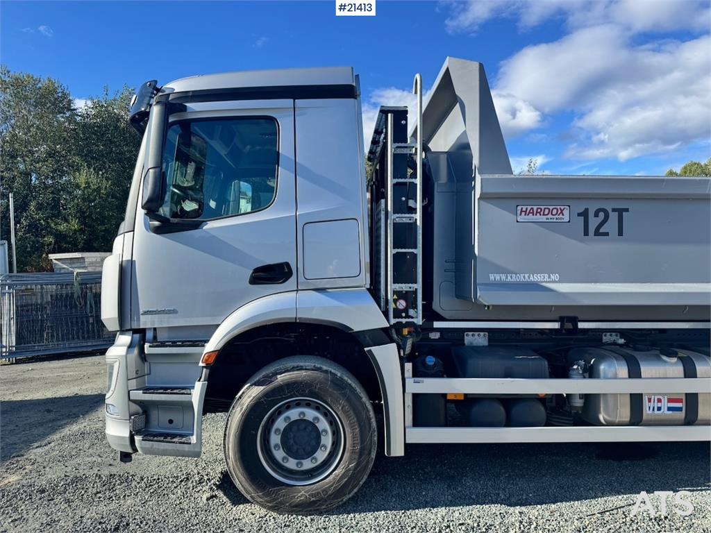 Mercedes-Benz Arocs 2543 6x2 Hook Truck. 3600 km!!