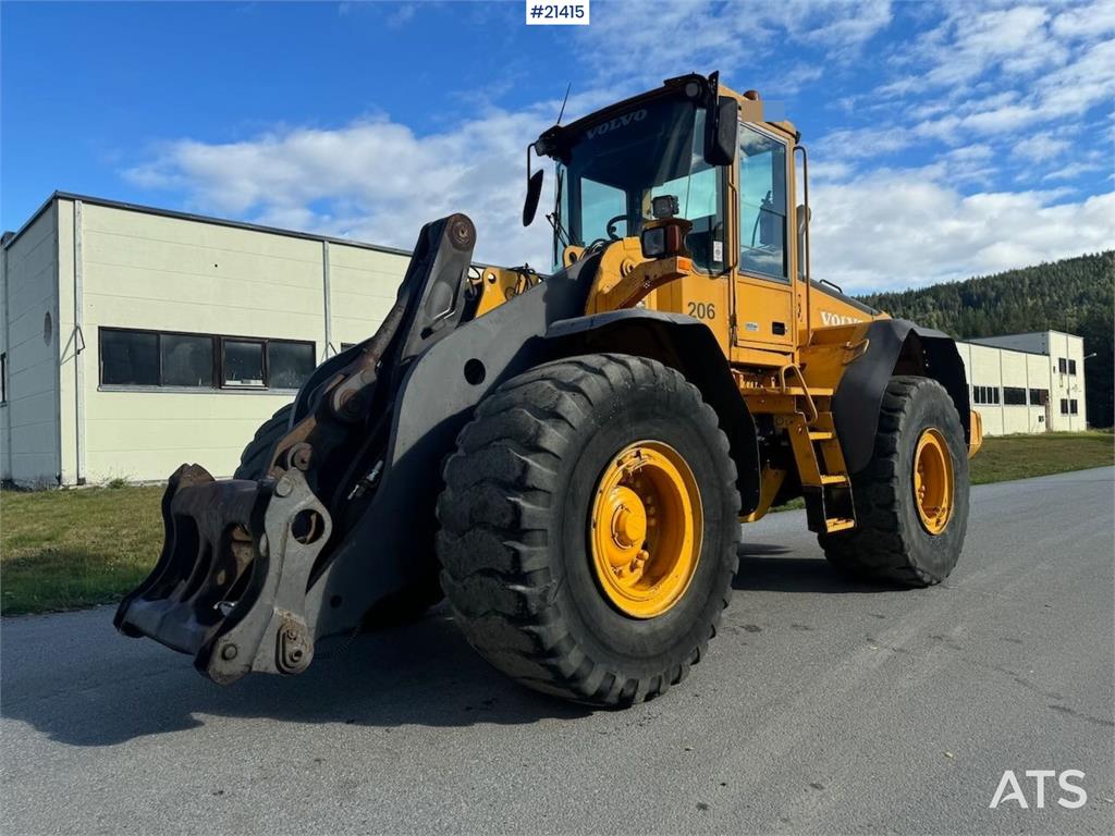 Volvo L110E Wheel Loader w/ Bucket