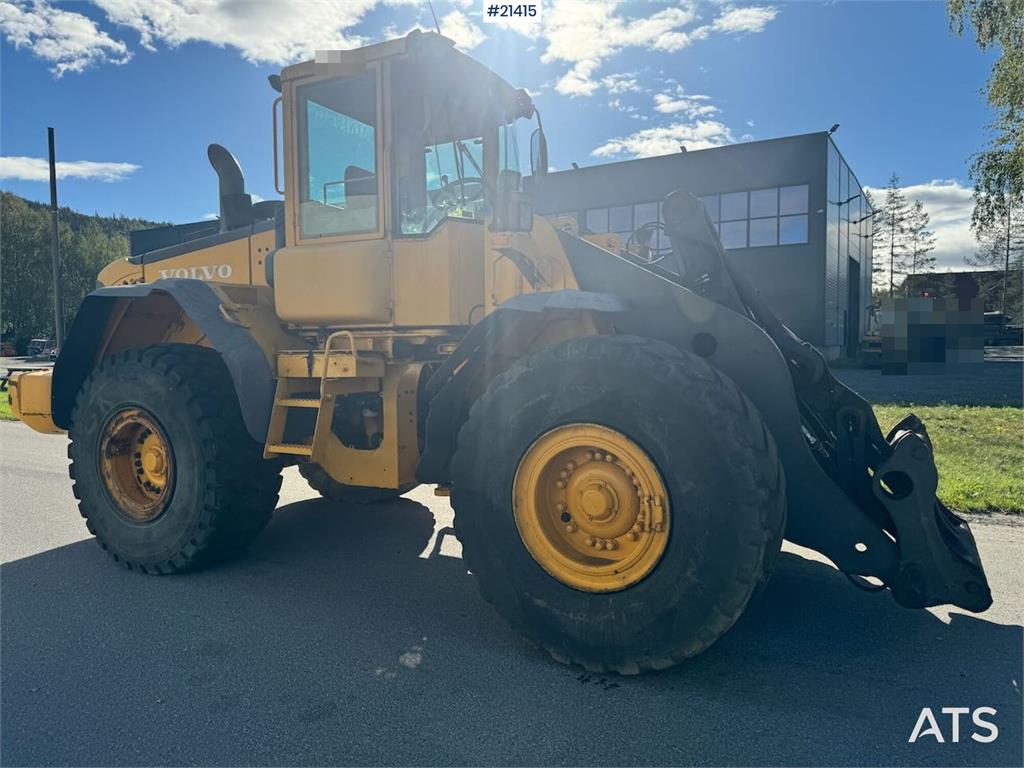 Volvo L110E Wheel Loader w/ Bucket