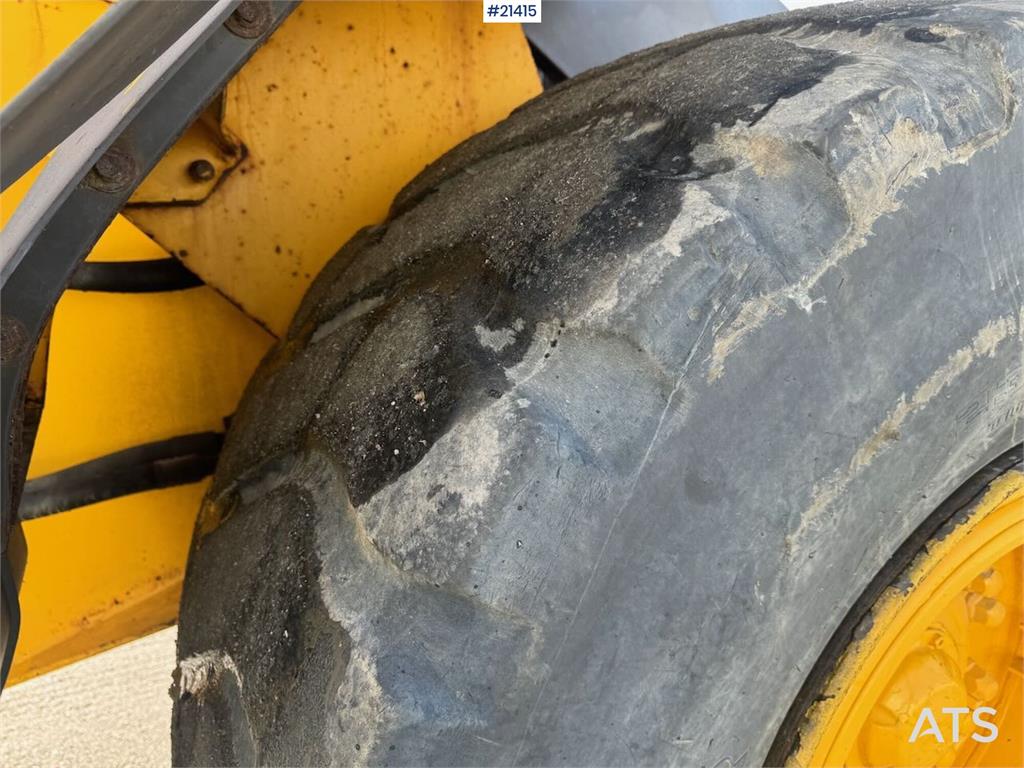 Volvo L110E Wheel Loader w/ Bucket