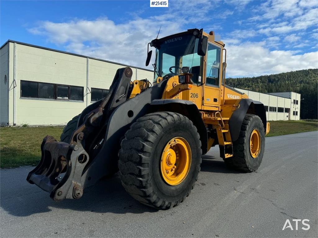 Volvo L110E Wheel Loader w/ Bucket