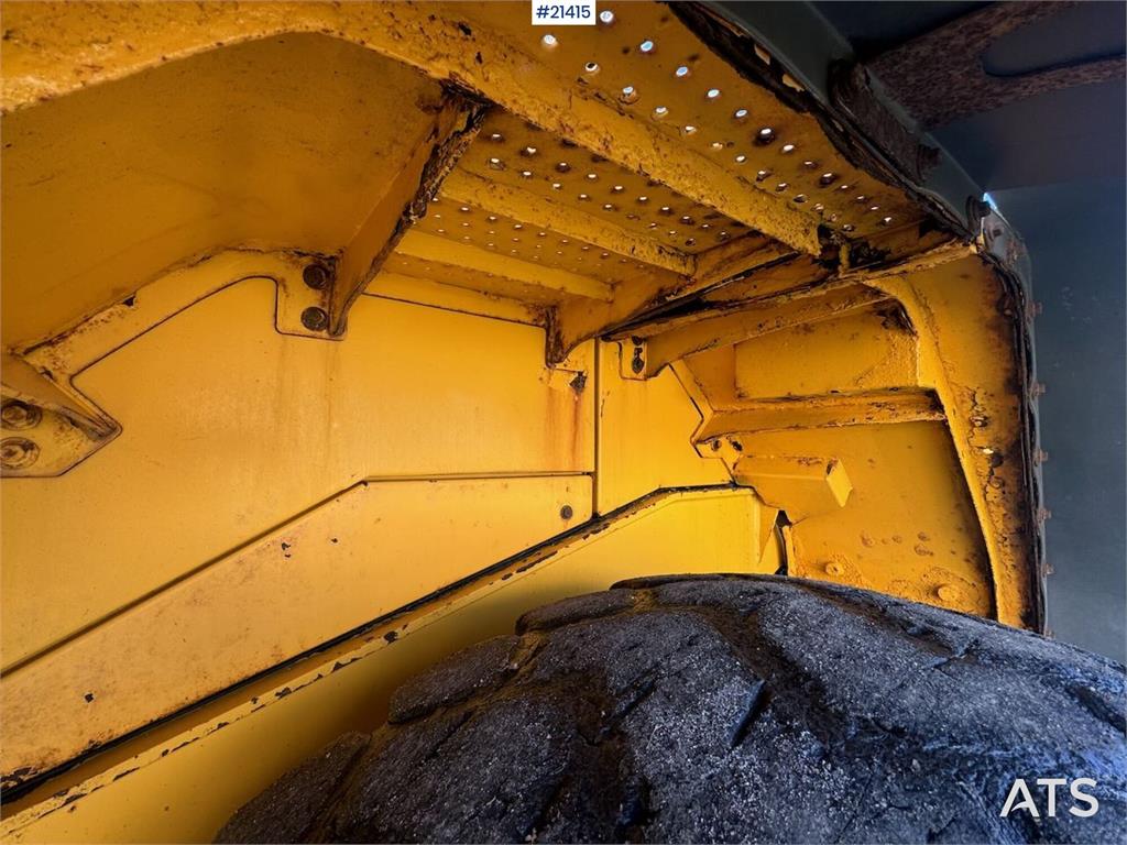 Volvo L110E Wheel Loader w/ Bucket