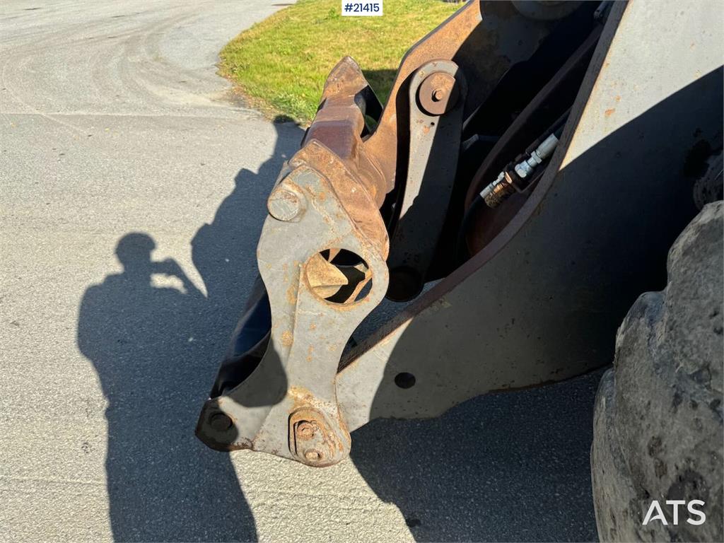 Volvo L110E Wheel Loader w/ Bucket