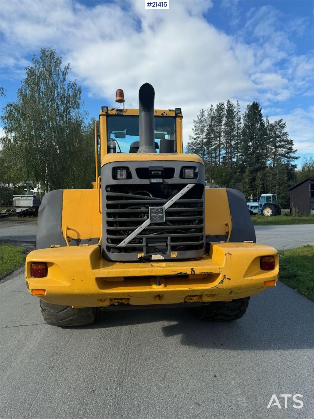 Volvo L110E Wheel Loader w/ Bucket