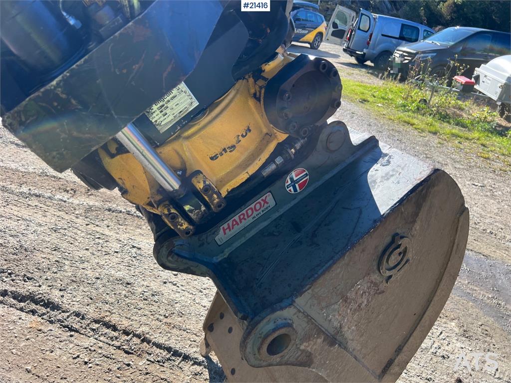 Komatsu PC78us Excavator w/ Rototilt, sanding bucket, narr