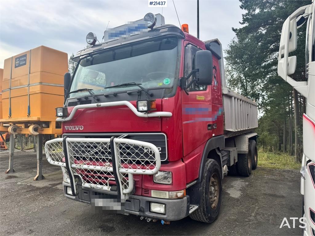 Volvo FH12 420 snow rigged tippertruck.