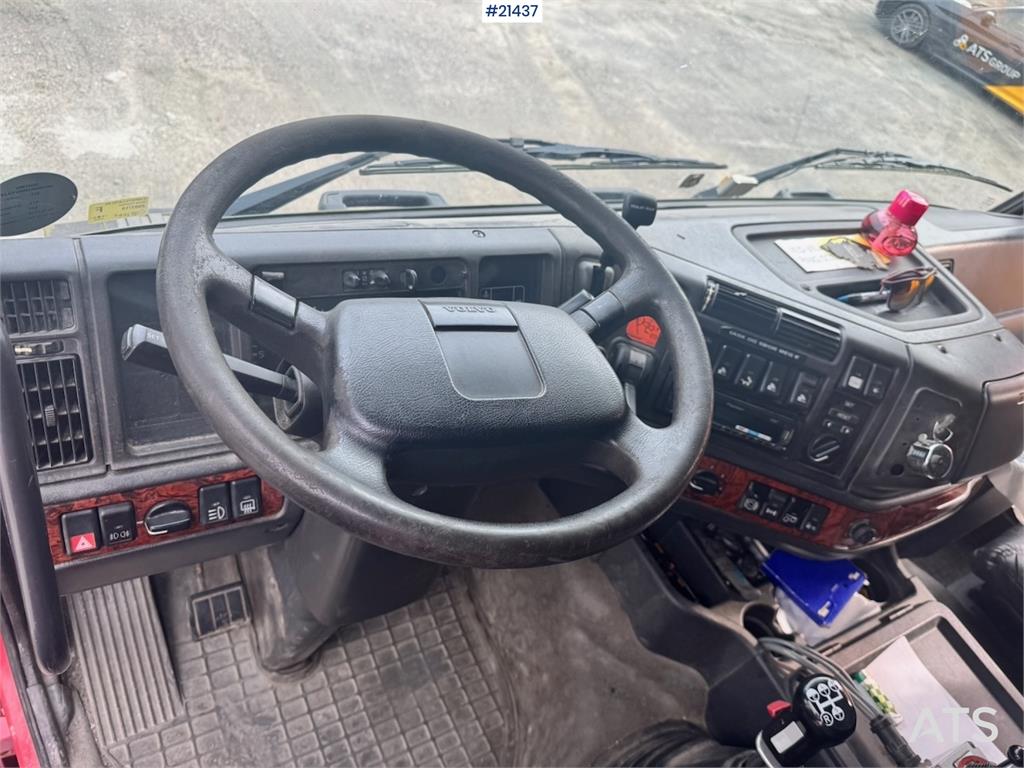 Volvo FH12 420 snow rigged tippertruck.