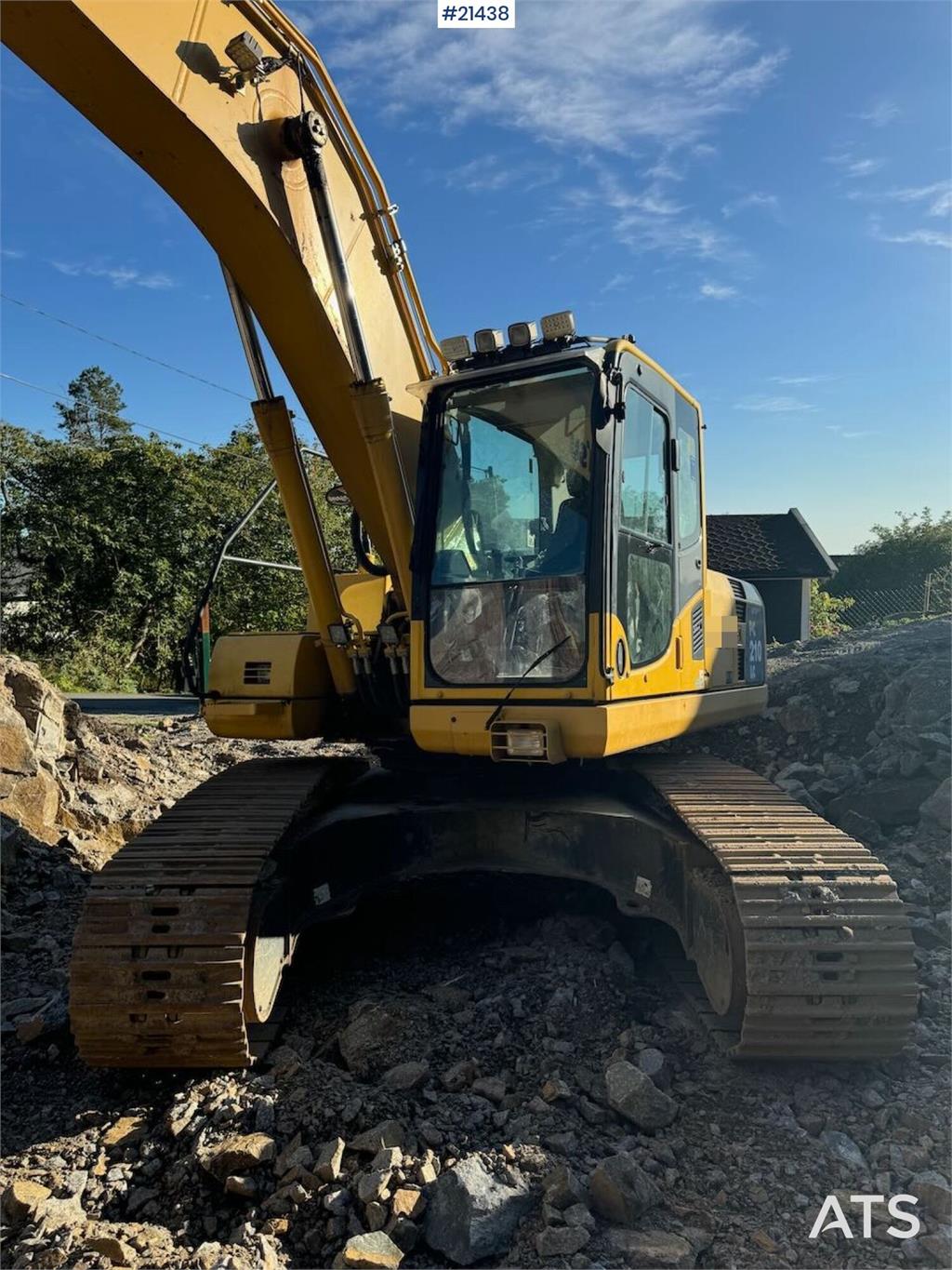 Komatsu PC210LC-8 Crawler Excavator w/ 2 Buckets, Tilt and