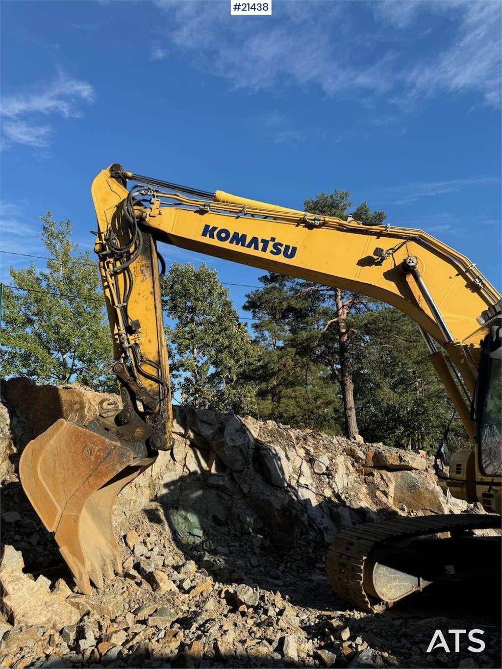 Komatsu PC210LC-8 Crawler Excavator w/ 2 Buckets, Tilt and