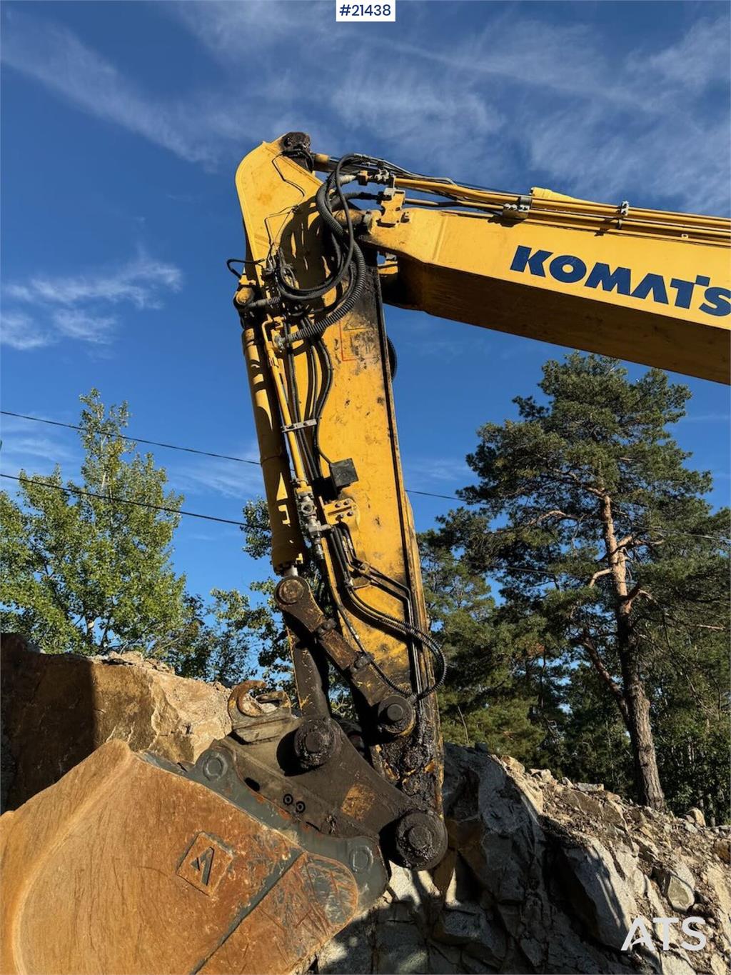 Komatsu PC210LC-8 Crawler Excavator w/ 2 Buckets, Tilt and