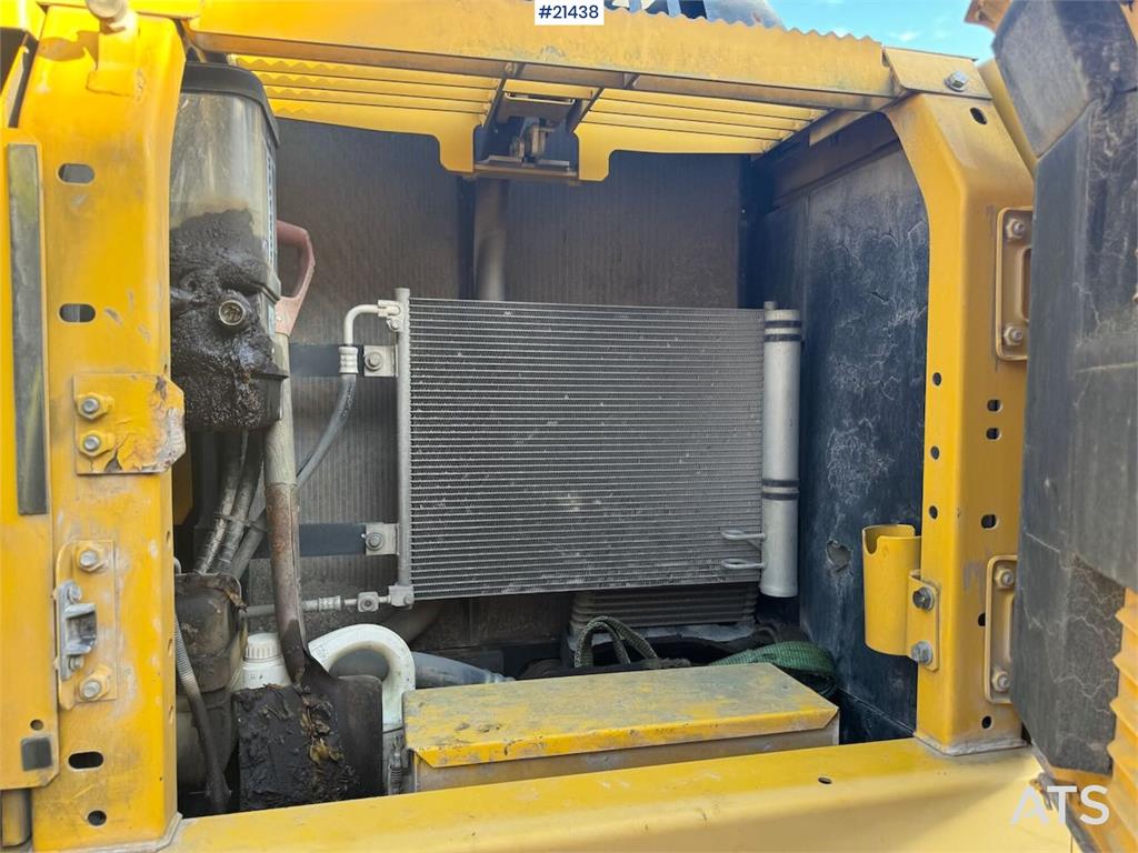 Komatsu PC210LC-8 Crawler Excavator w/ 2 Buckets, Tilt and