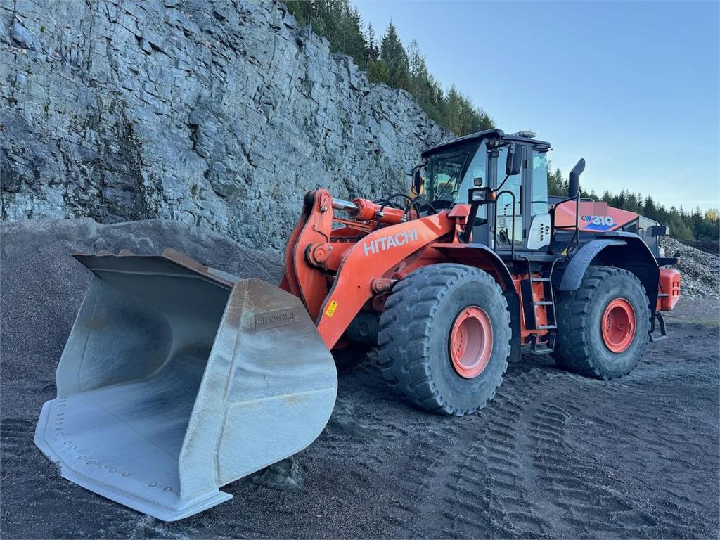 Hitachi ZW310 Wheel Loader with/Bucket. 3400 Hours!