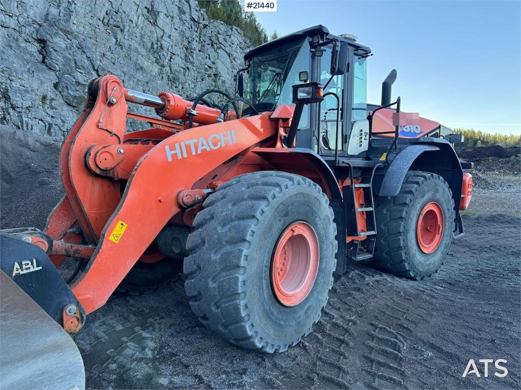 Hitachi ZW310 Wheel Loader with/Bucket. 3400 Hours!