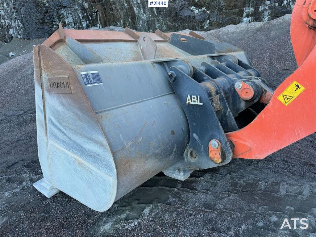 Hitachi ZW310 Wheel Loader with/Bucket. 3400 Hours!