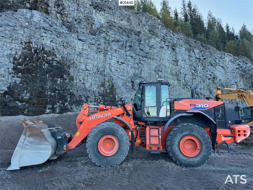 Hitachi ZW310 Wheel Loader with/Bucket. 3400 Hours!