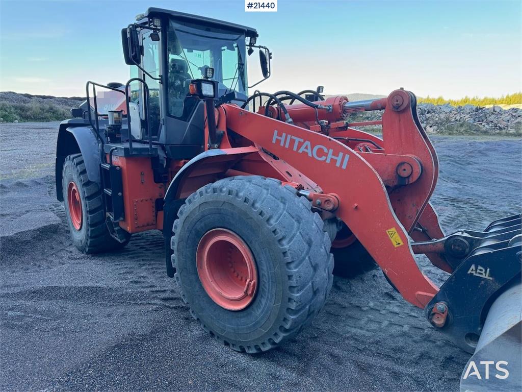 Hitachi ZW310 Wheel Loader with/Bucket. 3400 Hours!
