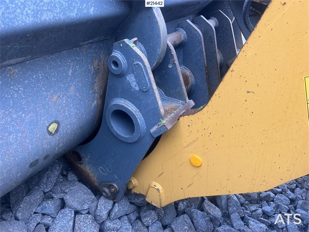 Liebherr L580 Wheel Loader w/ Bucket