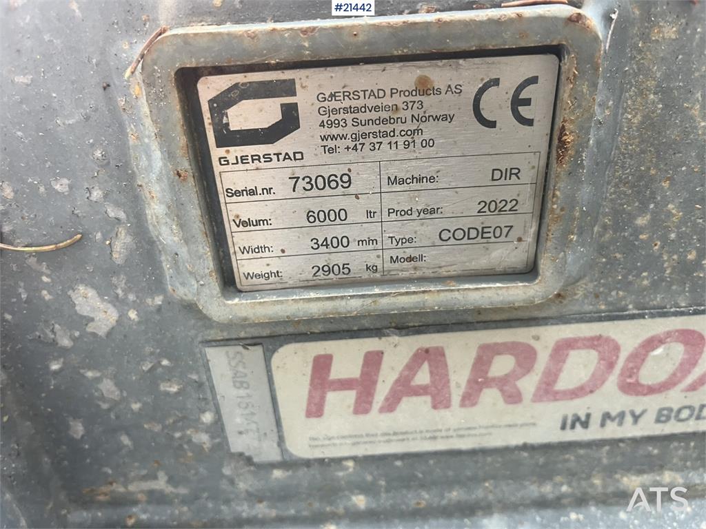 Liebherr L580 Wheel Loader w/ Bucket