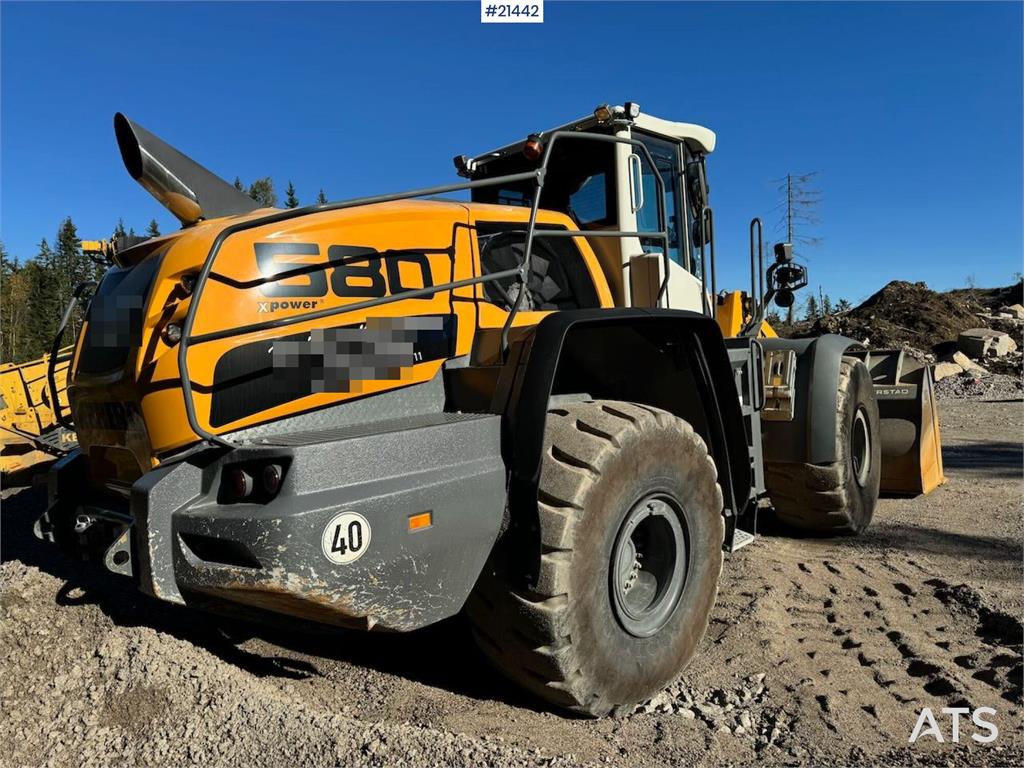 Liebherr L580 Wheel Loader w/ Bucket
