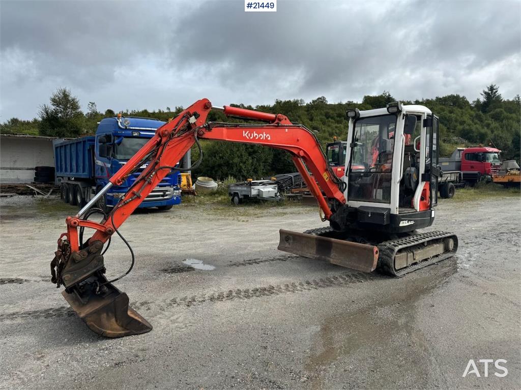 Kubota U35-3 Tracked excavator w/ 3 buckets WATCH VIDEO