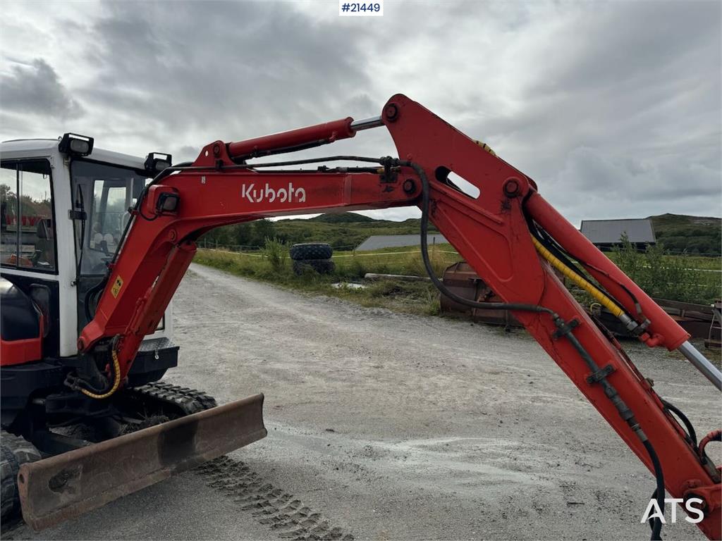 Kubota U35-3 Tracked excavator w/ 3 buckets WATCH VIDEO