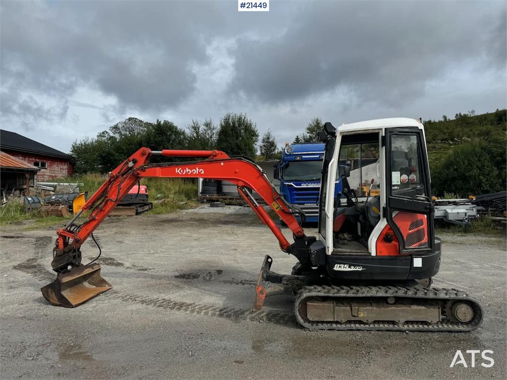 Kubota U35-3 Tracked excavator w/ 3 buckets WATCH VIDEO
