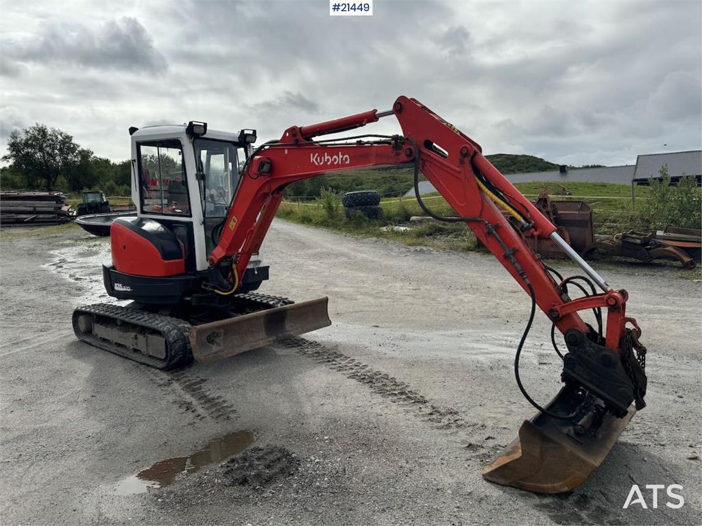 Kubota U35-3 Tracked excavator w/ 3 buckets WATCH VIDEO