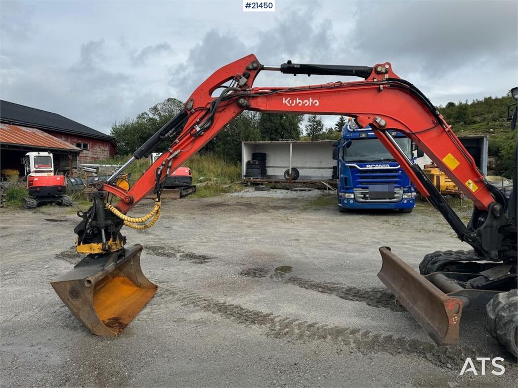 Kubota KX057-4 Tracked excavator w/ sanding bucket and ro
