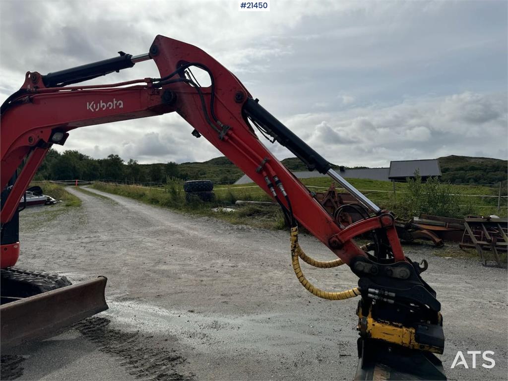 Kubota KX057-4 Tracked excavator w/ sanding bucket and ro