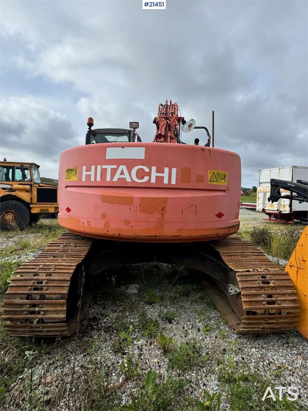 Hitachi ZX225US Tracked excavator w/ digging bucket