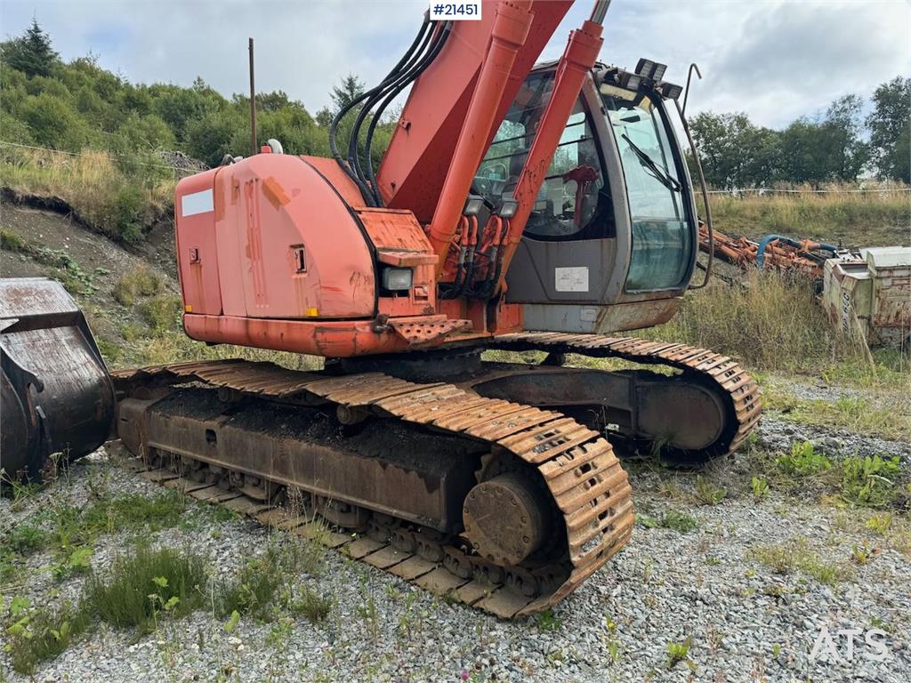 Hitachi ZX225US Tracked excavator w/ digging bucket