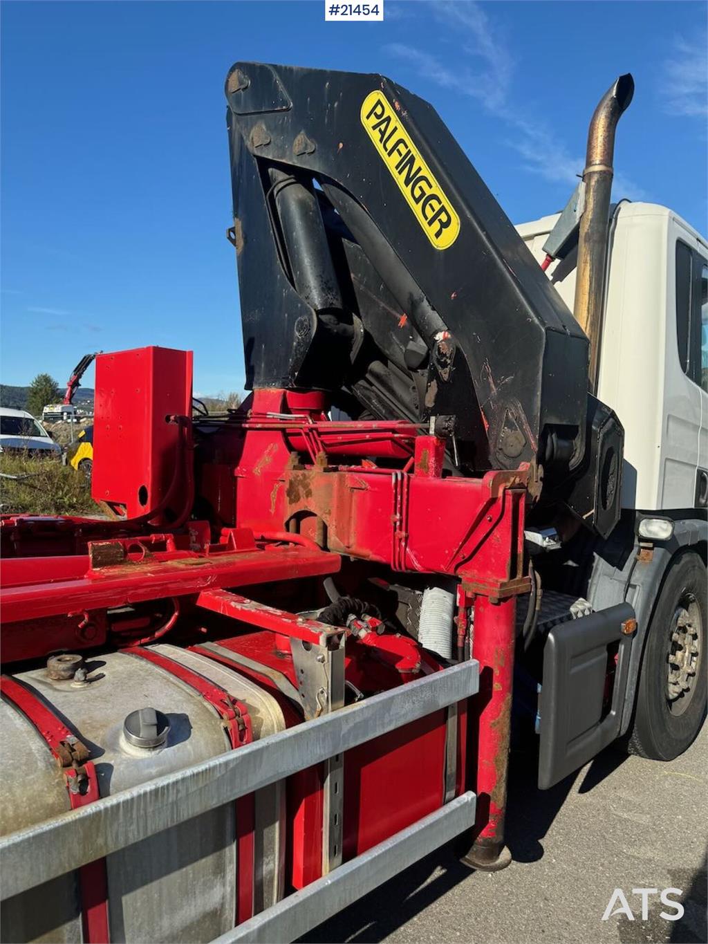 Scania P340 Hook/crane truck 23 t/m Palfinger crane