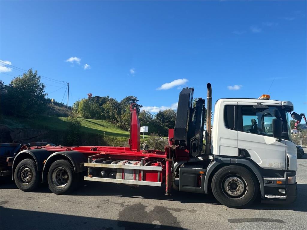 Scania P340 Hook/crane truck 23 t/m Palfinger crane
