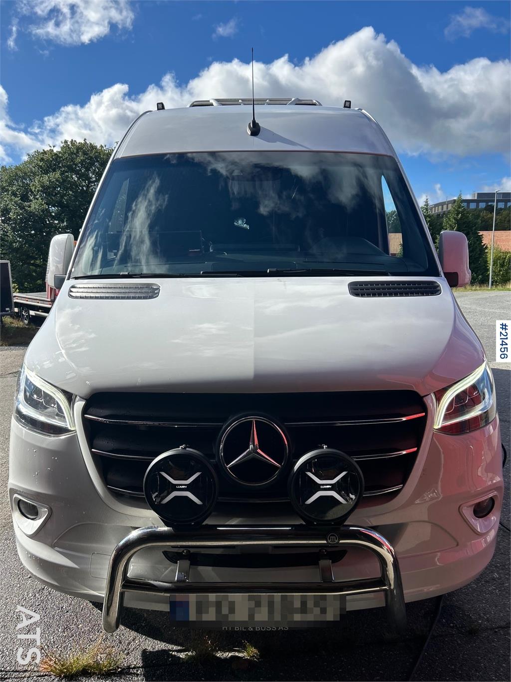 Mercedes-Benz Sprinter 519 w/ 16+1 seats and 3 wheelchair users