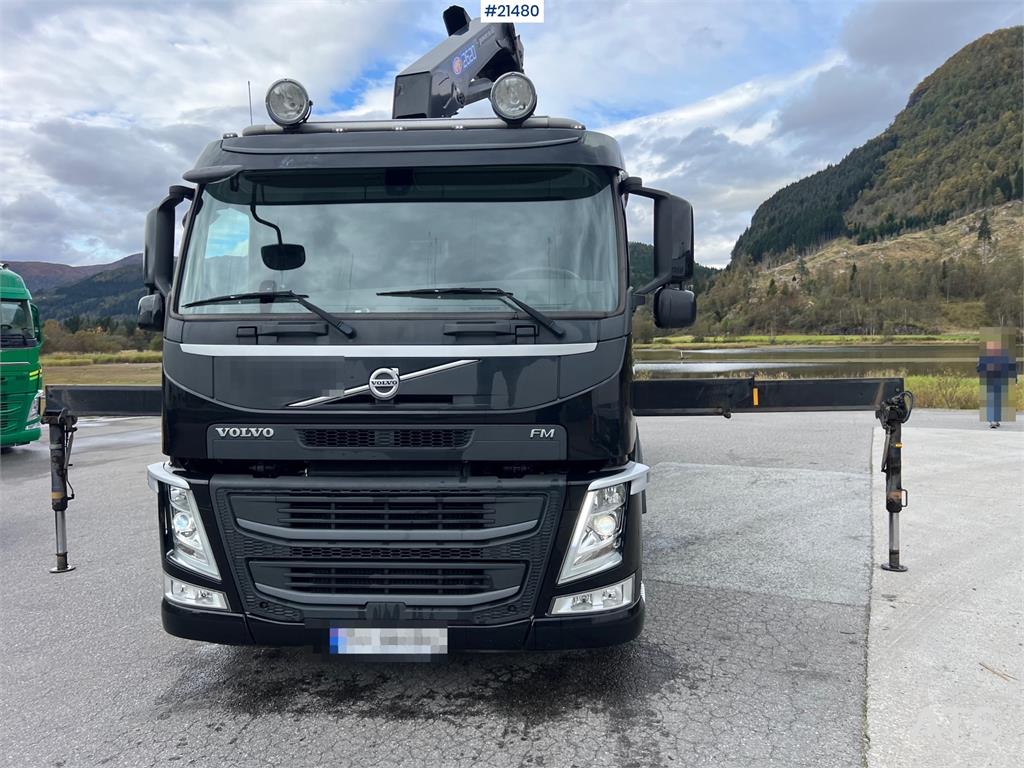 Volvo FM460 6x2 Crane Truck w/ 26t/m HMF crane