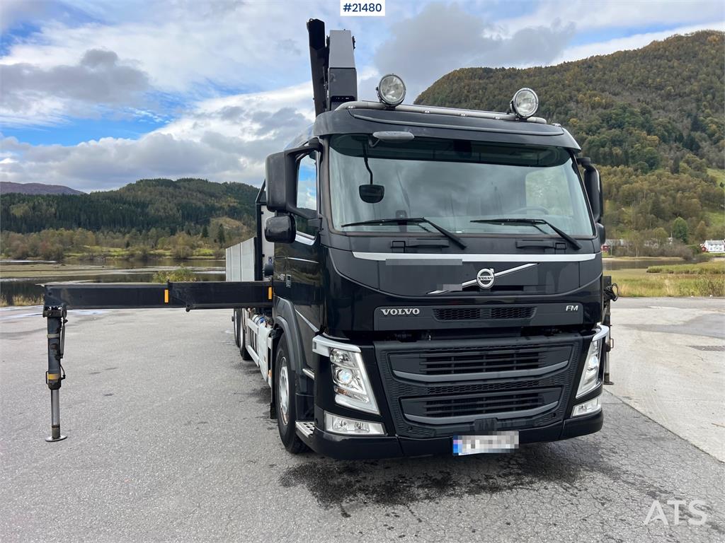 Volvo FM460 6x2 Crane Truck w/ 26t/m HMF crane