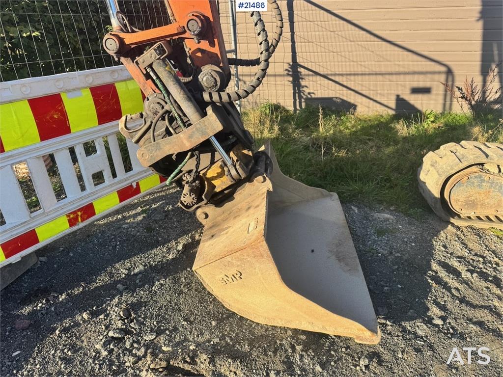Hitachi ZX85US-5A w/ Rototilt and 2 buckets.