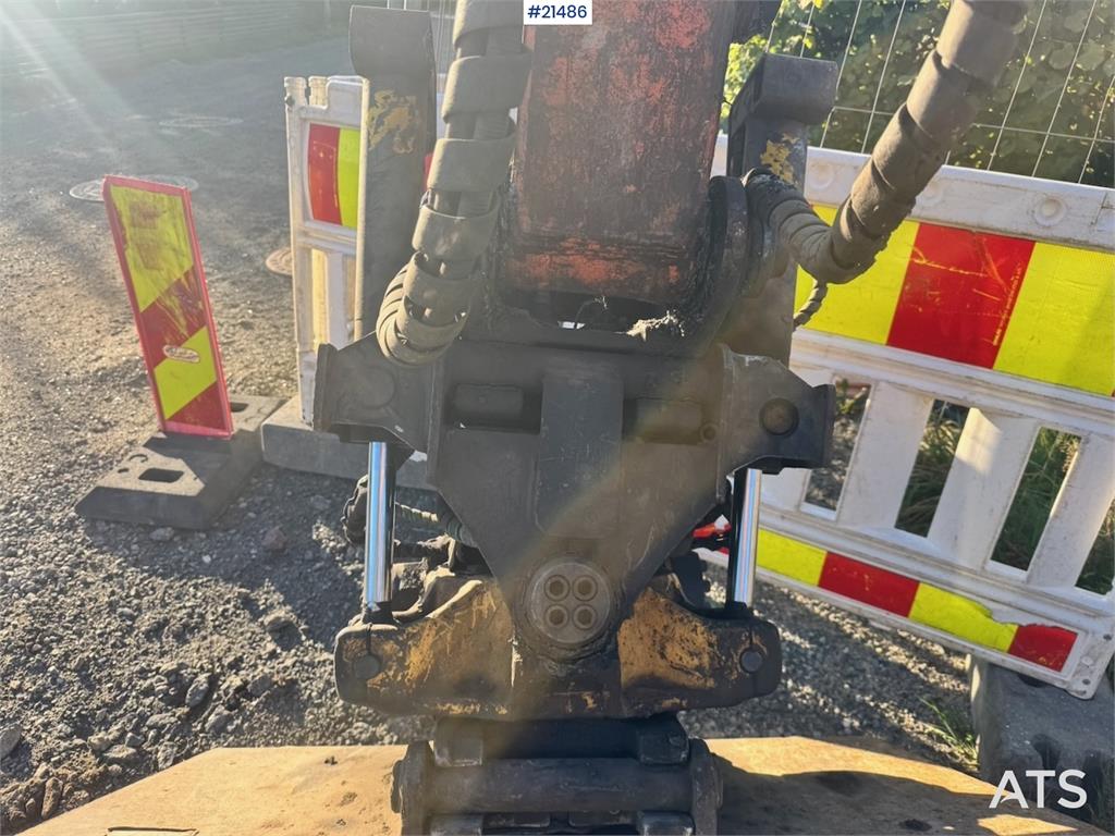 Hitachi ZX85US-5A w/ Rototilt and 2 buckets.