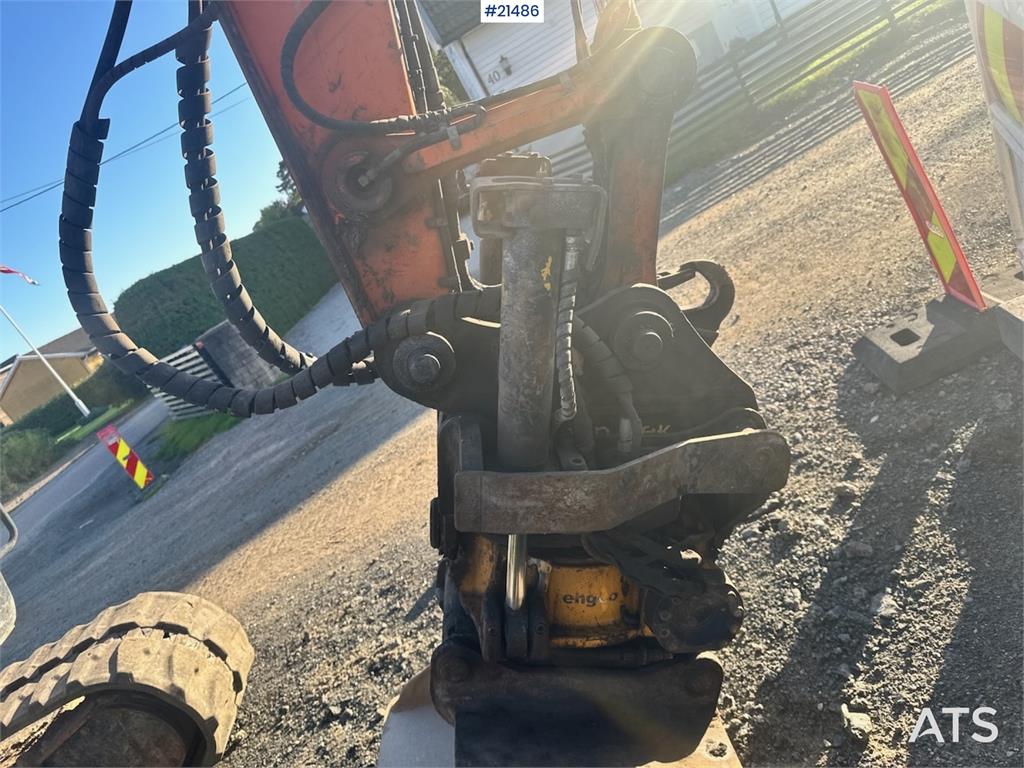 Hitachi ZX85US-5A w/ Rototilt and 2 buckets.