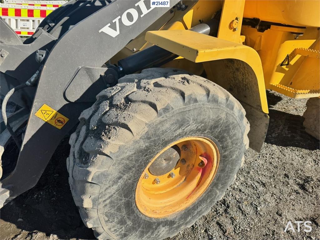 Volvo L30G Wheel Loader w/ Bucket and Forks. 2100 hours!