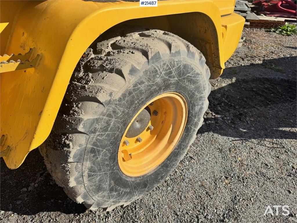 Volvo L30G Wheel Loader w/ Bucket and Forks. 2100 hours!