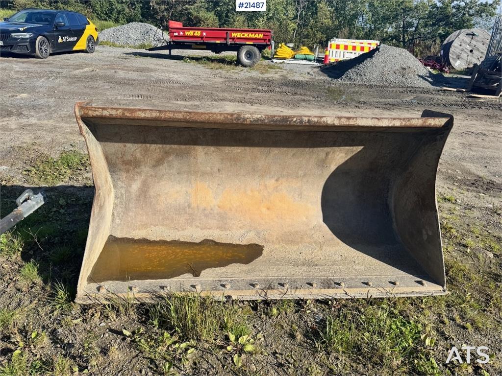 Volvo L30G Wheel Loader w/ Bucket and Forks. 2100 hours!