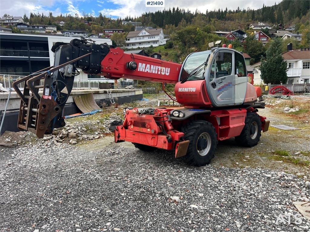 Manitou MRT2540 w/ radio control, crew basket, 2 sets of p