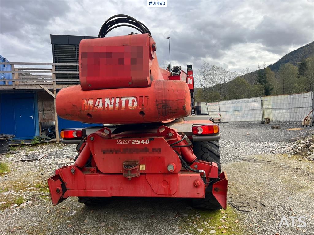 Manitou MRT2540 w/ radio control, crew basket, 2 sets of p