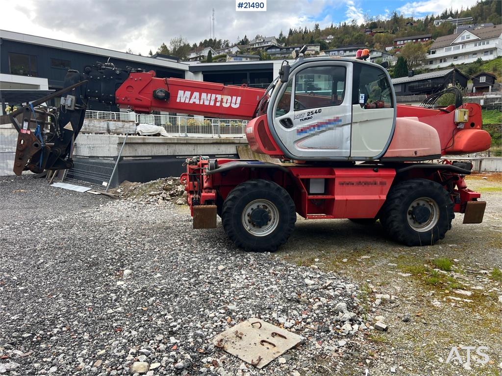 Manitou MRT2540 w/ radio control, crew basket, 2 sets of p