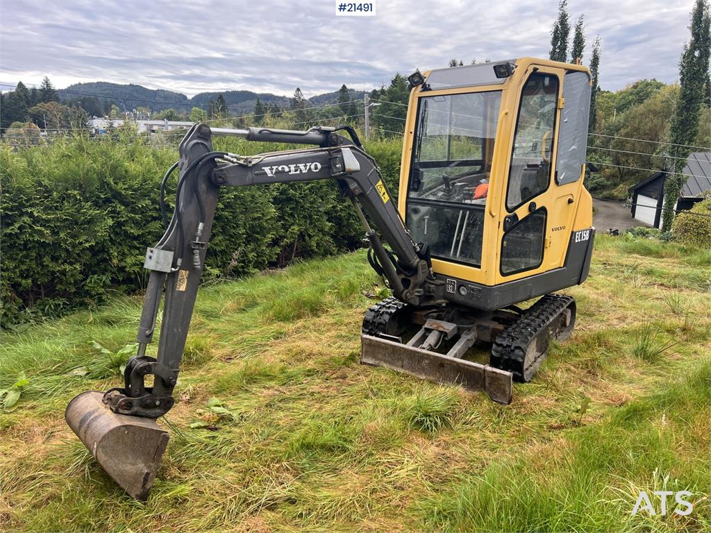 Volvo EC15B xtv excavator w/ trench bucket and hydraulic