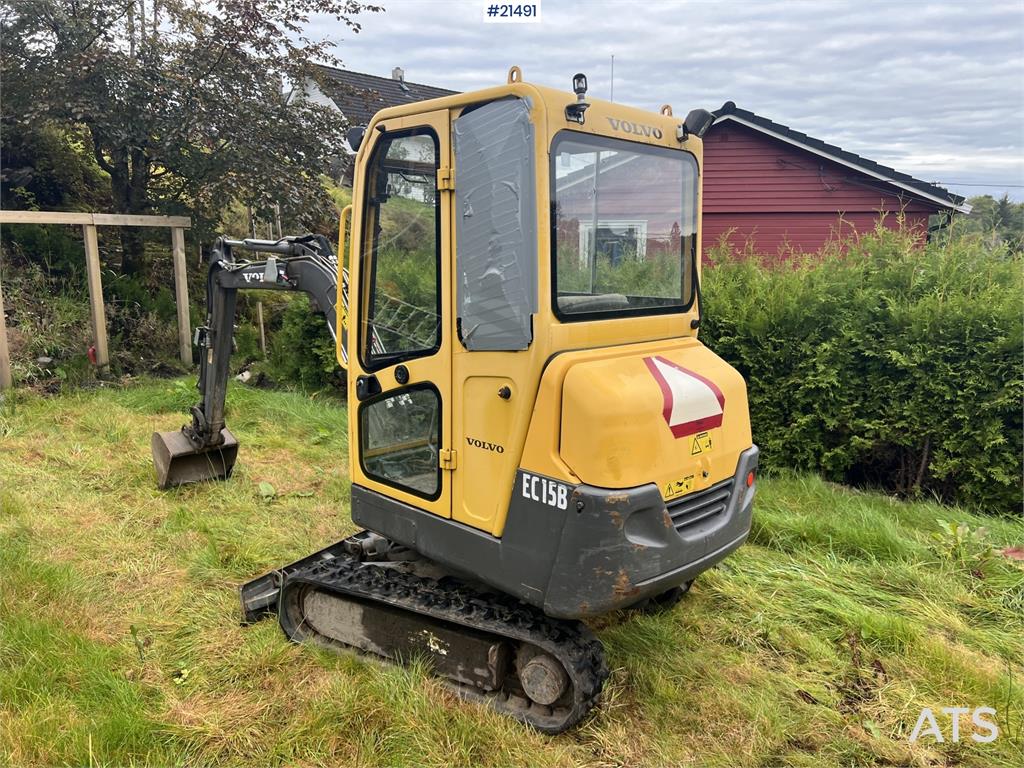 Volvo EC15B xtv excavator w/ trench bucket and hydraulic